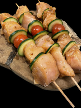 BROCHETTE DE POULET MARINEE TOMATE BASILIC