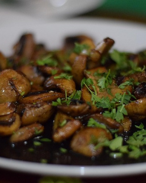 POÊLÉE DE CHAMPIGNONS CRÈME PERSILLADE